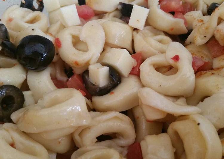 How to Prepare Award-winning Kristine&#39;s Tortellini Salad