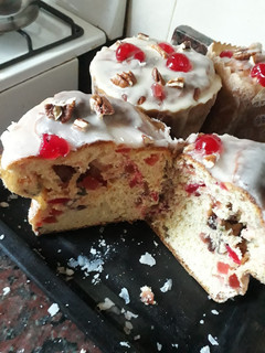 Una foto de Pan dulce súper tierno y húmedo 🍒😋