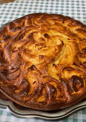 Une photo de Gâteau moelleux aux pommes, citron et mascarpone