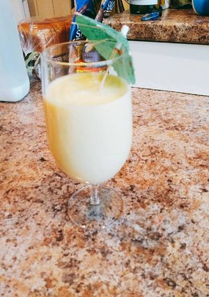 A picture of Healthy mango smoothie.
