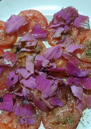 Una foto de Flores de palo borracho en ensalada