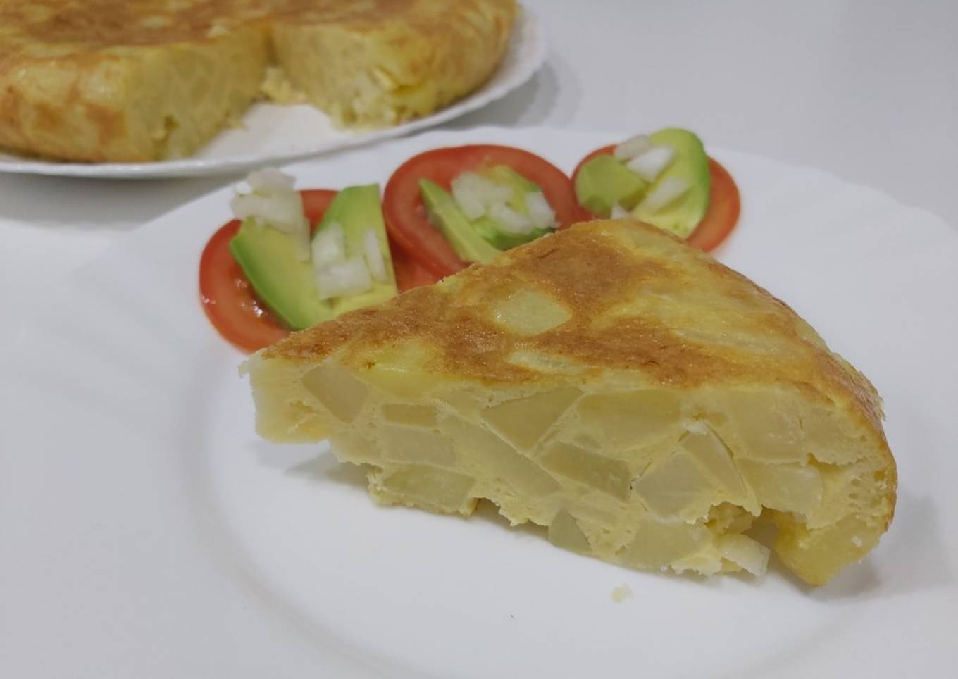 Tortilla de patata (con patatas al microondas) 🍅🥑