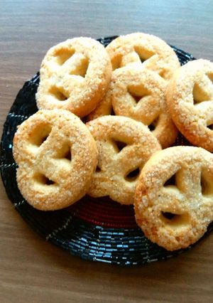 A picture of Eggless coconut cookies.