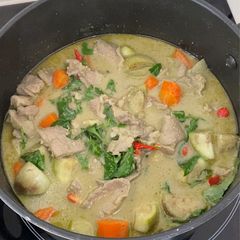 A picture of Pork Neck Green Curry.