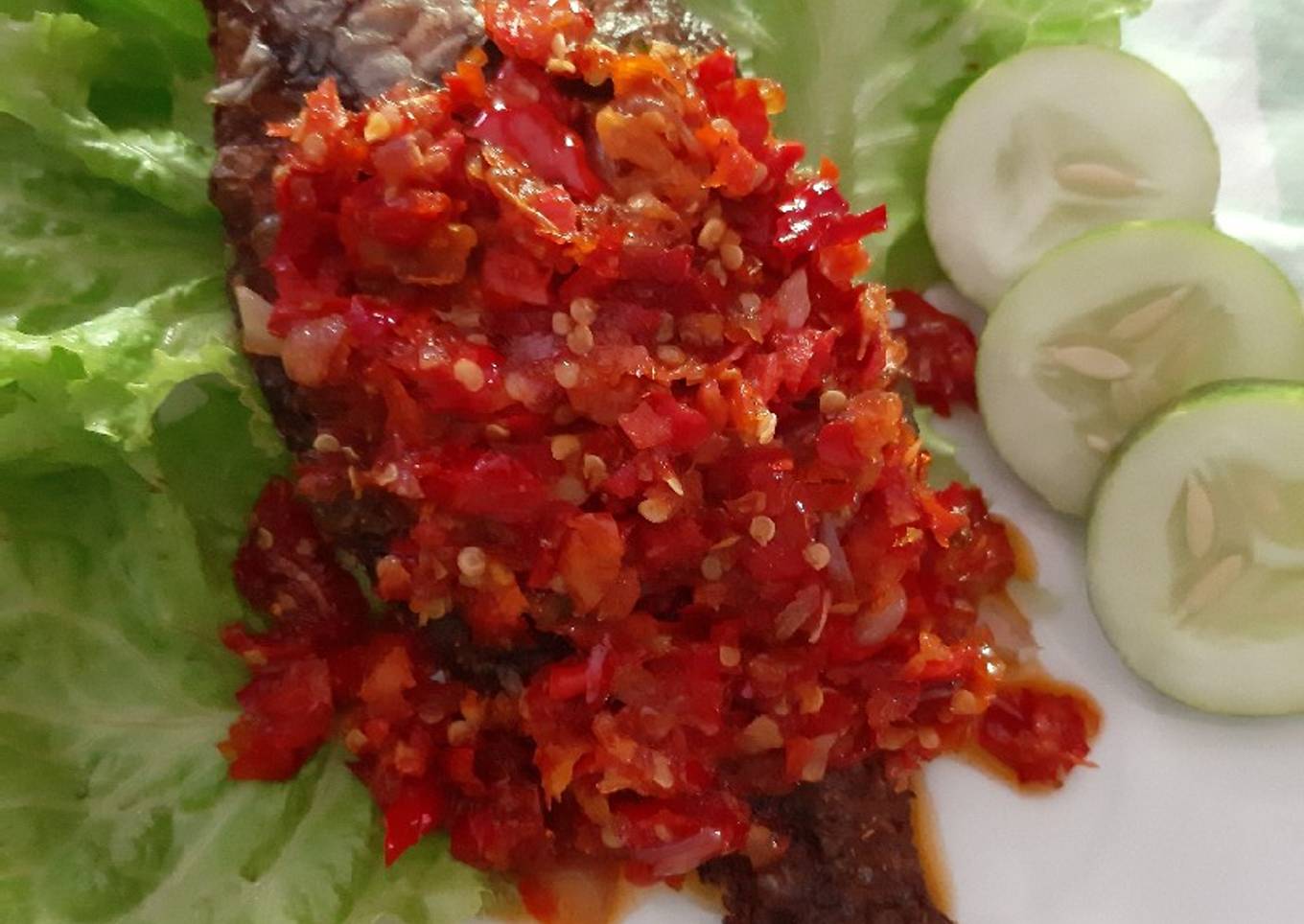Ikan nila goreng siram rica