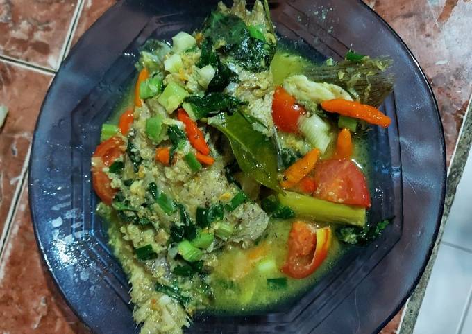 Resep Gurami Bumbu Kuning Kemangi yang Bikin Ngiler