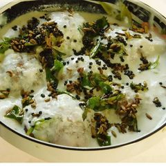 A picture of Curd vada (thayir vadai in Tamil, Dahi vada in Hindi).