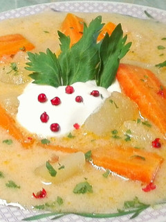 Tejfölös, rózsaborsos zöldségleves 🍲 recept fotója
