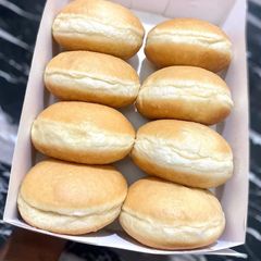 A picture of Fuflfy donuts.