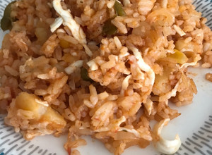 Una foto de Calentado de arroz con pollo