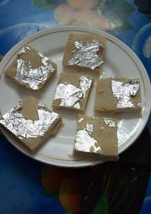 A picture of Kaju ki burfi.