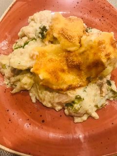 Una foto de Gratín de brócolis y coliflor en salsa de atún