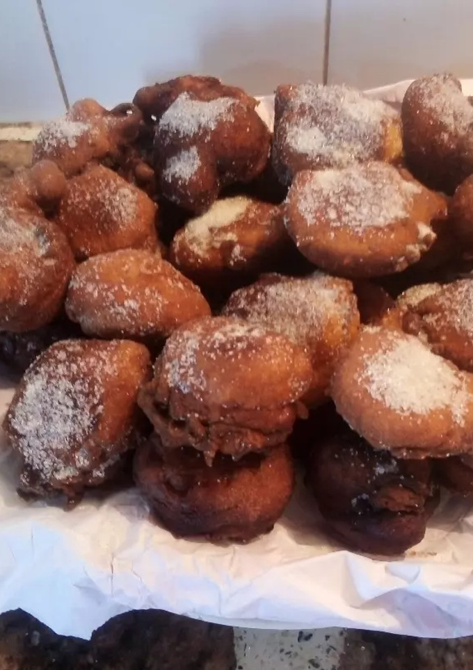 Una foto de Buñuelos de banana Split 🍌