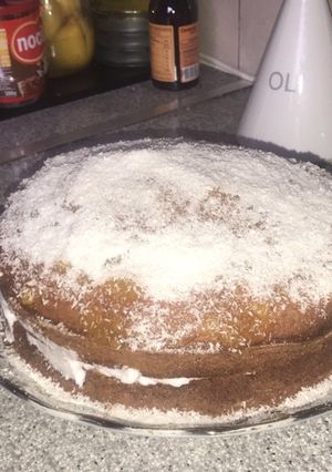 Foto principal de Bizcocho con crema blanca y coco
