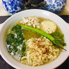 Garlicky spinach Ramen Noodles Soup 🍜 A picture of Garlicky spinach Ramen Noodles Soup 🍜.