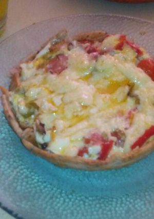 Una foto de Mini tarta integral de roquefort y muzzarella con tomates cherry