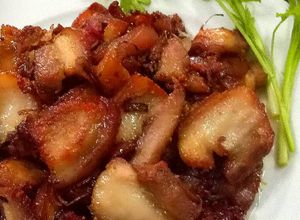 Hình của món Thịt heo rang cháy cạnh.