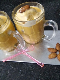 મેંગો આઈસક્રીમ લસ્સી (Mango Icecream Lassi Recipe In Gujarati) રેસીપી મુખ્ય ફોટો