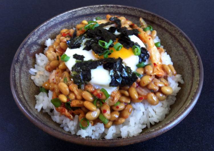 Recipe of Speedy Nattō, Kimchi &amp; Egg Rice Bowl