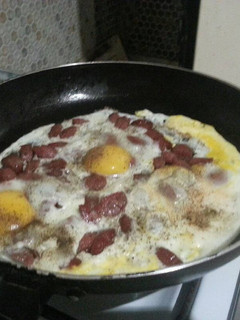 صورة لوصفة سوسيس بالبيض 🍳