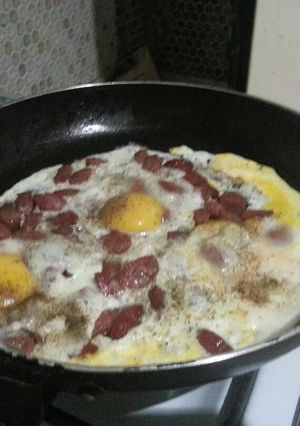 صورة لوصفة سوسيس بالبيض 🍳