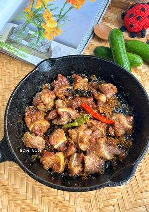 Hình của món Sụn Heo Kho Sả Ớt.