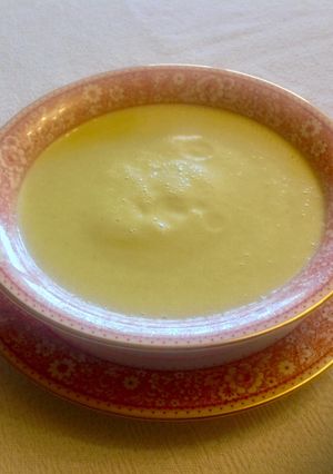 Una foto de Crema de Aguacate para Apurados (Sopa Caliente)