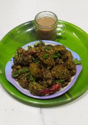 A picture of Methi muthiya.