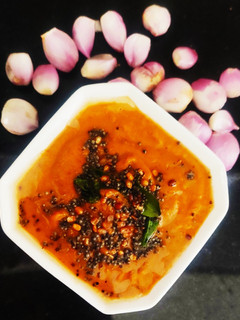 வெங்காய கலவை சட்னி (Onion chutney recipe in tamil) செய்முறை முக்கிய புகைப்படம்