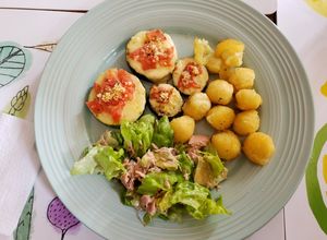 Una foto de Mini pizza de zapallo italiano (zucchini) con verduritas