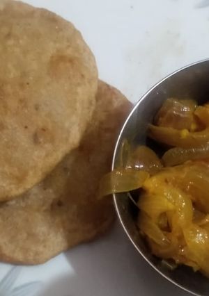 आलू सूजी की पूरी(Aloo suji ki poori recipe in hindi) रेसिपी मुख्य फोटो