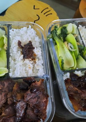 Hình của món Cơm trưa VP: Bò kho mật mía, cải chíp xào.