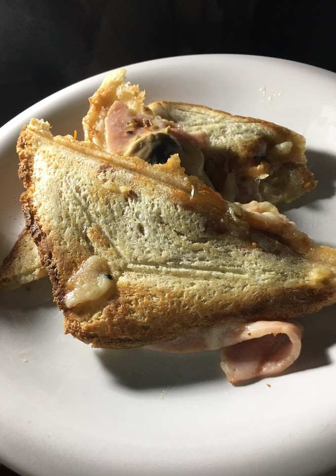 Una foto de Idea de Sándwich #1 (jamón-queso-champiñón)