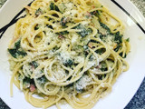 Spaghetti an einer Krautstiel-Rahmsauce