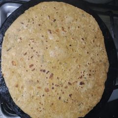 A picture of Daal paratha.