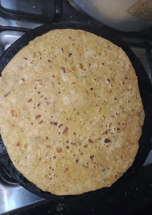 A picture of Daal paratha.