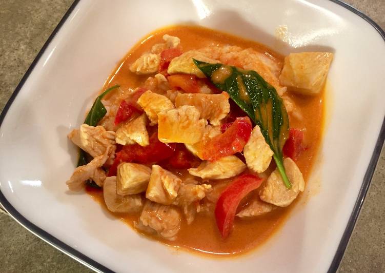 Get Breakfast of Thai Red Curry With Chicken