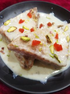 शाही टुकड़ा (shahi tukda recipe in hindi) रेसिपी मुख्य फोटो
