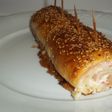 Tronco de hojaldre relleno de lomo adobado y queso