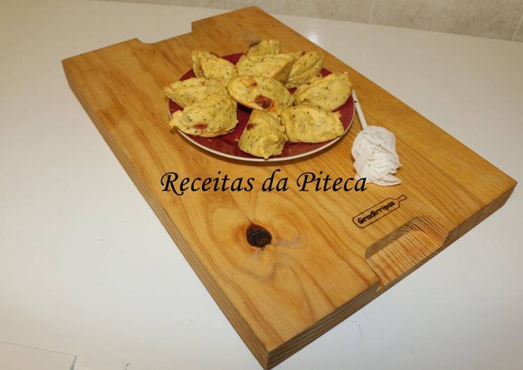 Recipe of Homemade Pastéis de chouriço e queijo no forno