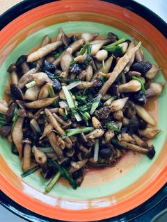 Hình của món Nấm Mối Xào Bơ Tỏi.