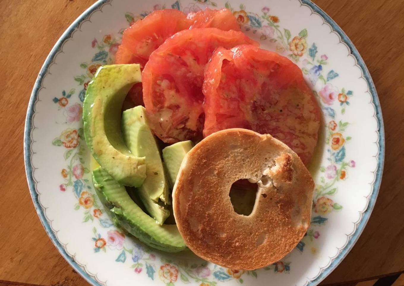 Ensalada de jitomate con aguacate