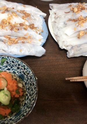 Hình của món Bánh cuốn làm bằng chảo chống dính.