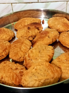 ठेकुआ (thekua recipe in Hindi) रेसिपी मुख्य फोटो