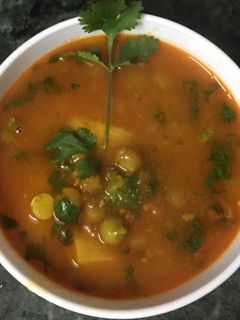 आलू की सब्जी साथ में मटर (Allu ki sabji with peas recipe in hindi) रेसिपी मुख्य फोटो