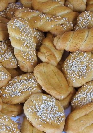 A picture of Fasting Koulourakia with Cinnamon and Mastic.