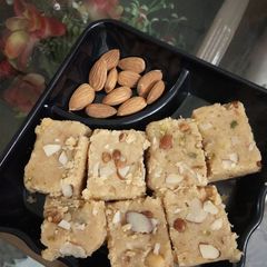 Til khoya burfi A picture of Til khoya burfi.