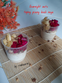 Foto resep 49. Overnight Oats Toping Pisang dan buah naga