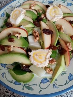 Una foto de Ensalada verde con frutas
