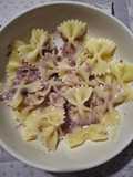 Pasta con crema di radicchio e speck